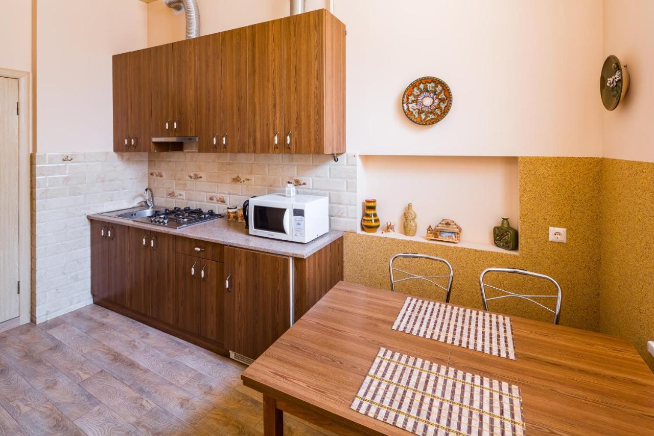 Apartment On Lesya Kurbasa 7 Lviv Exterior photo